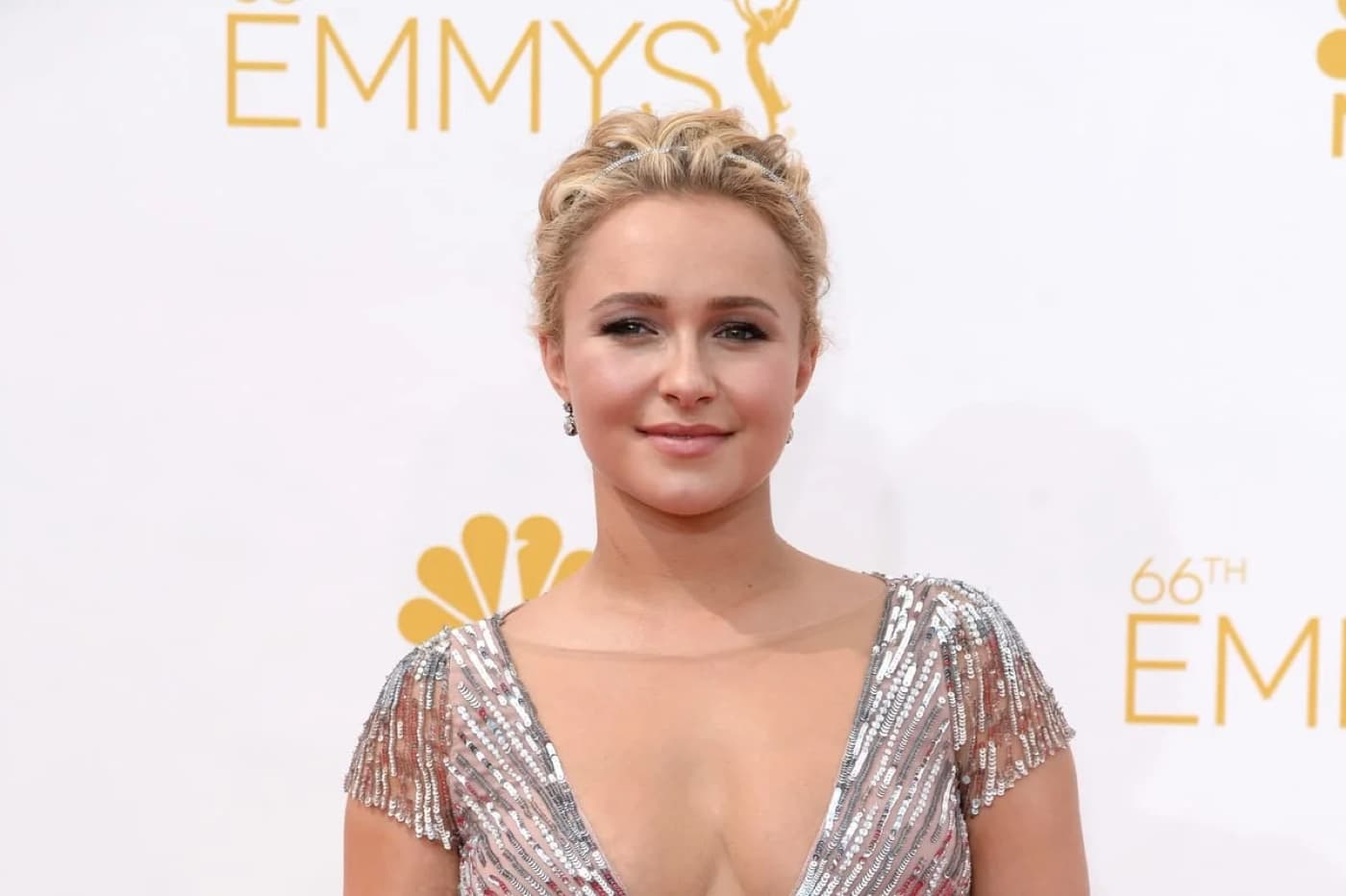 Hayden Panettiere smiling in a sequined dress on a red carpet